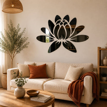 Lotus stickers mural noir de 50 x 36 cm dans un salon chaleureux
