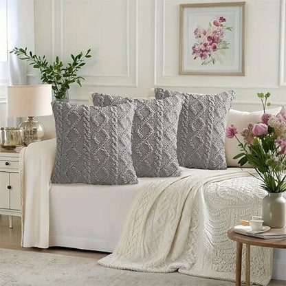 trois housses de coussins gris sur canape